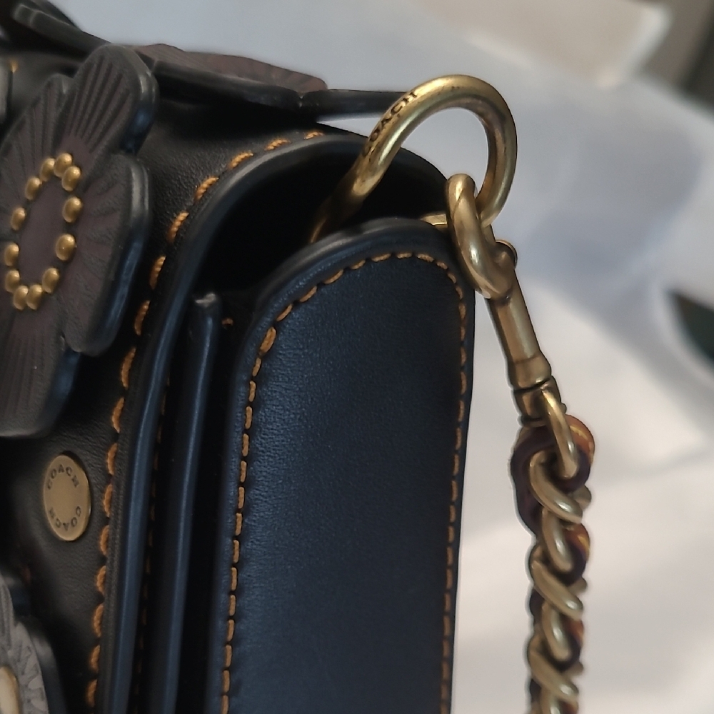 Coach 1941 Dinky Tea Rose - Picture 11 of 16